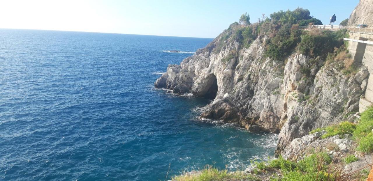 Ferienwohnung Una Finestra Sul Mare Monolocale Bergeggi Exterior foto