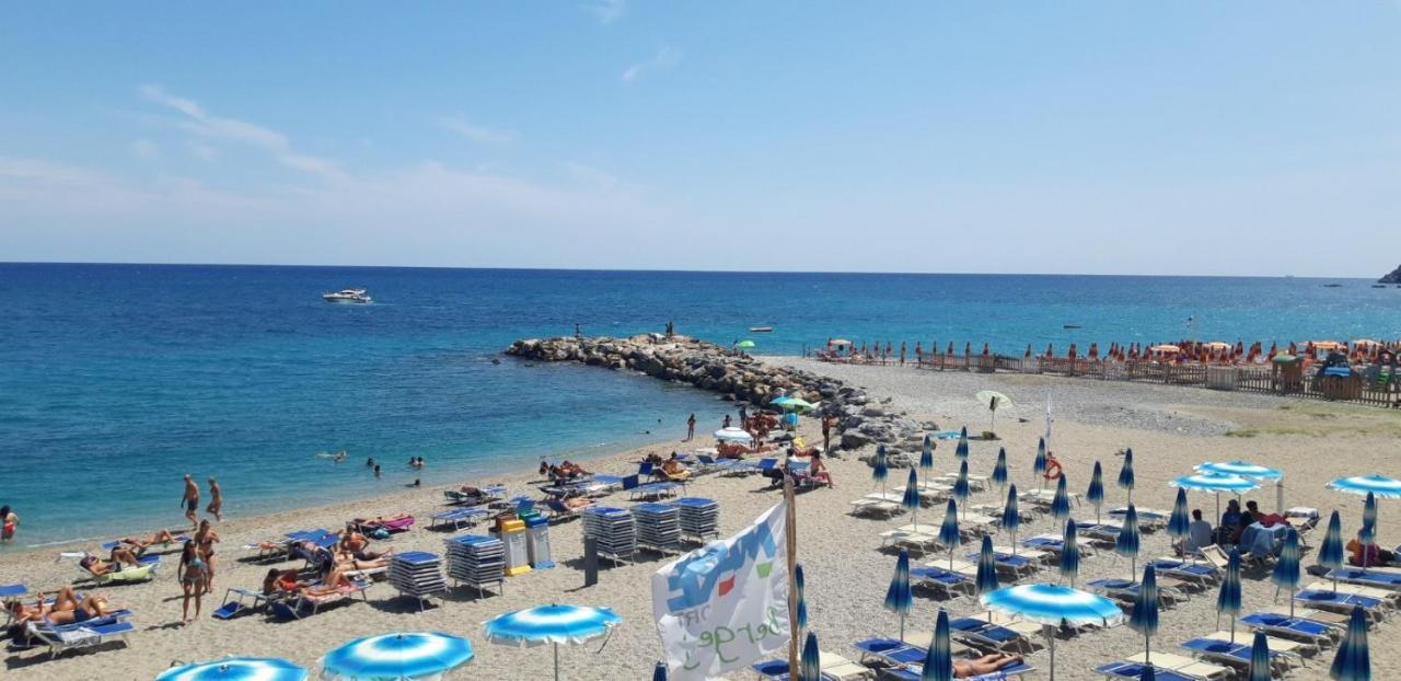Ferienwohnung Una Finestra Sul Mare Monolocale Bergeggi Exterior foto