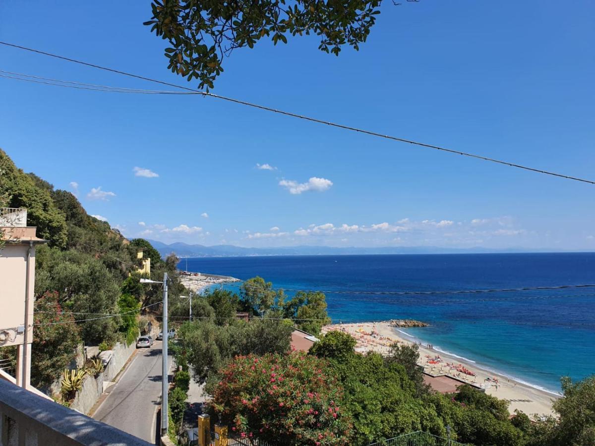 Ferienwohnung Una Finestra Sul Mare Monolocale Bergeggi Exterior foto