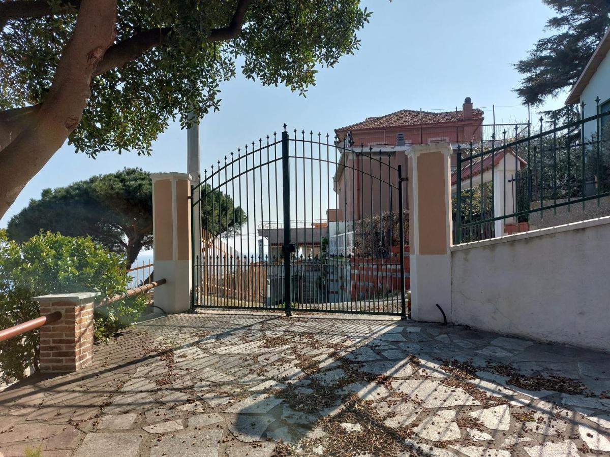 Ferienwohnung Una Finestra Sul Mare Monolocale Bergeggi Exterior foto