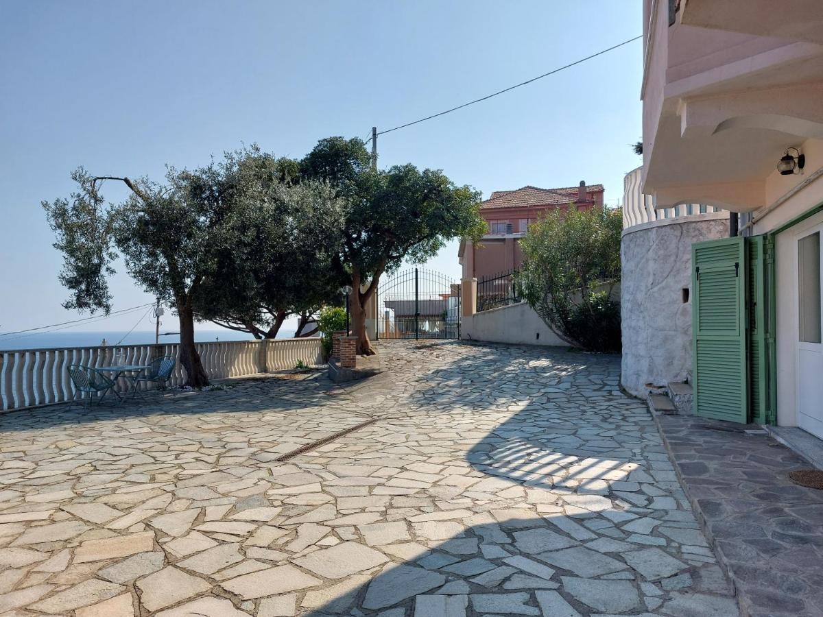Ferienwohnung Una Finestra Sul Mare Monolocale Bergeggi Exterior foto